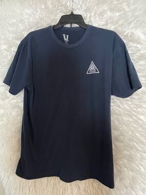 Vuori Men’s Triangle Logo Short Sleeve Navy Blue T-Shirt. Size Large